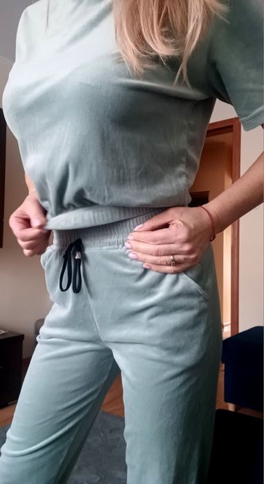 Welurowy komplet dresowy