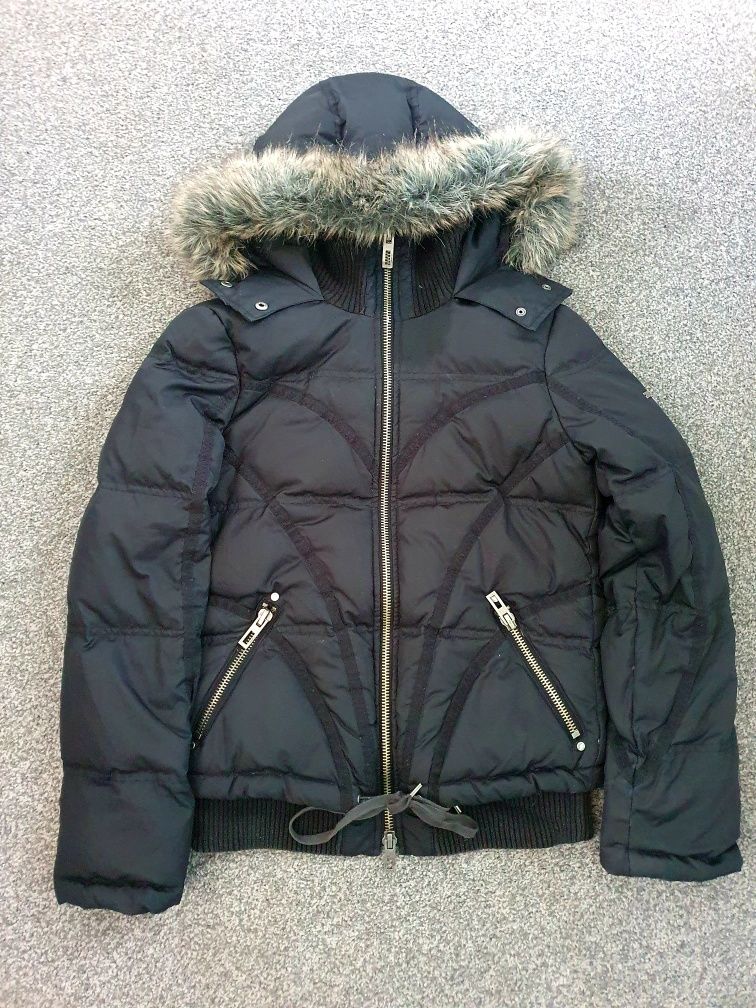 Czarna zimowa kurtka z kapturem Esprit 34 xs 36 s