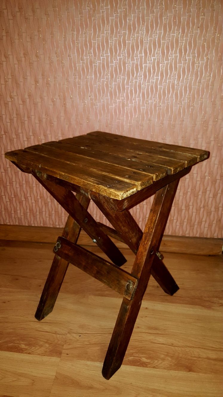 Stary drewniany taboret stołek stojak składany vintagelat PRL