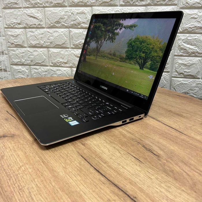 Samsung NP940Z5L-X03US 4K IPS Touch i7-6700HQ 16GB 256GB SSD GTX 950M