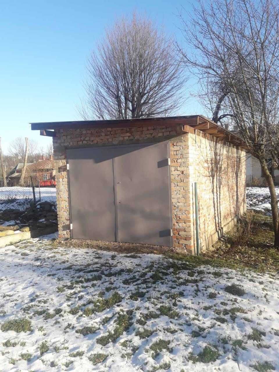 Продається квартира + господарська споруда