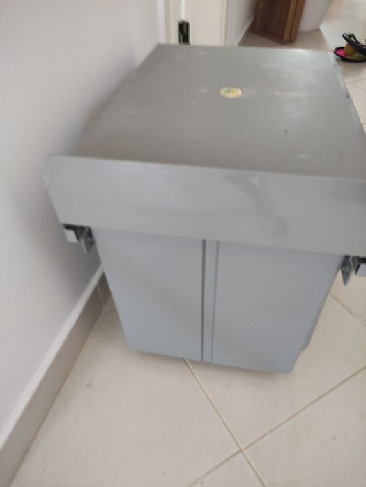 Caixote lixo fixação inferior