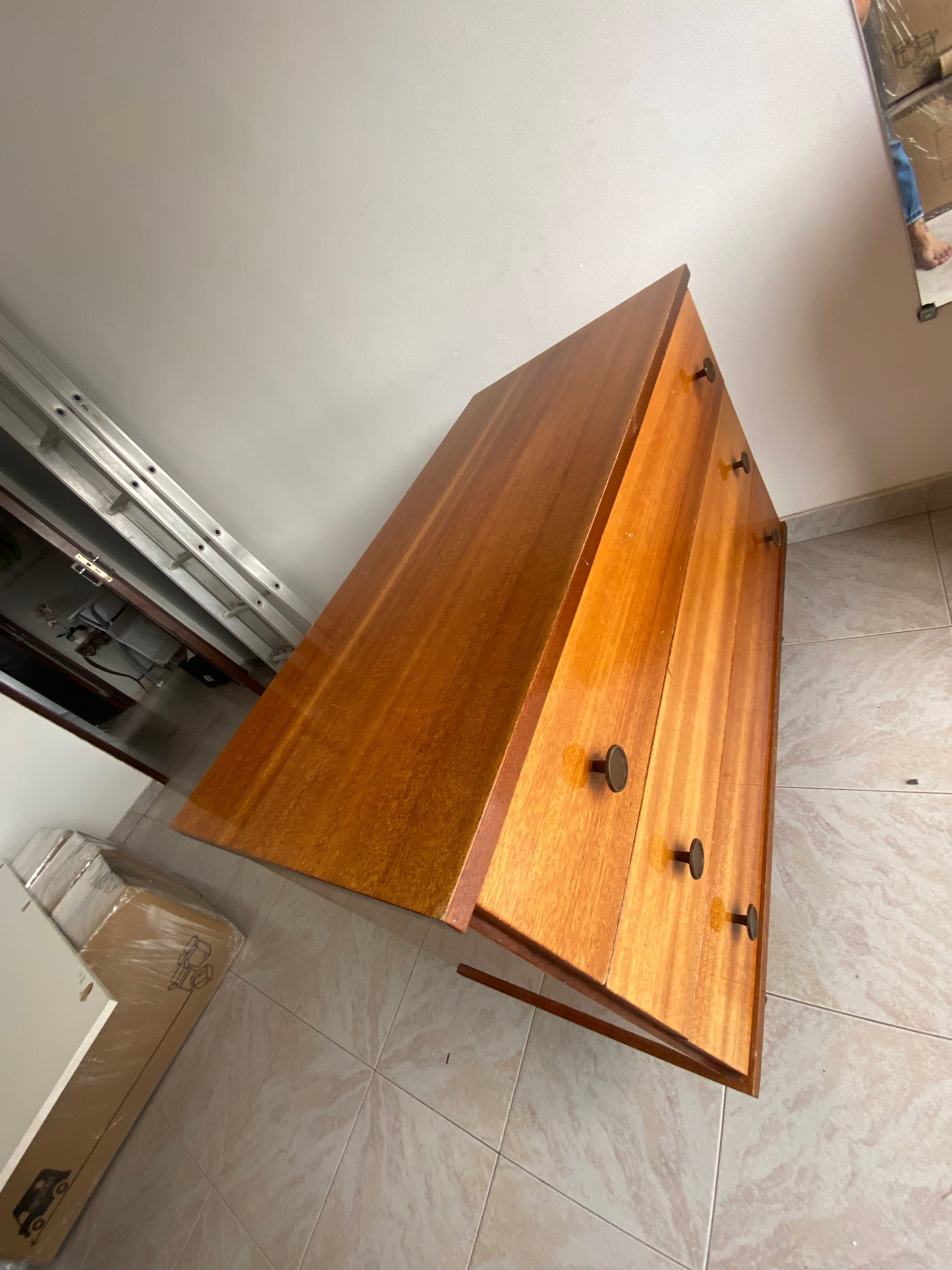Cómoda com 3 gavetas