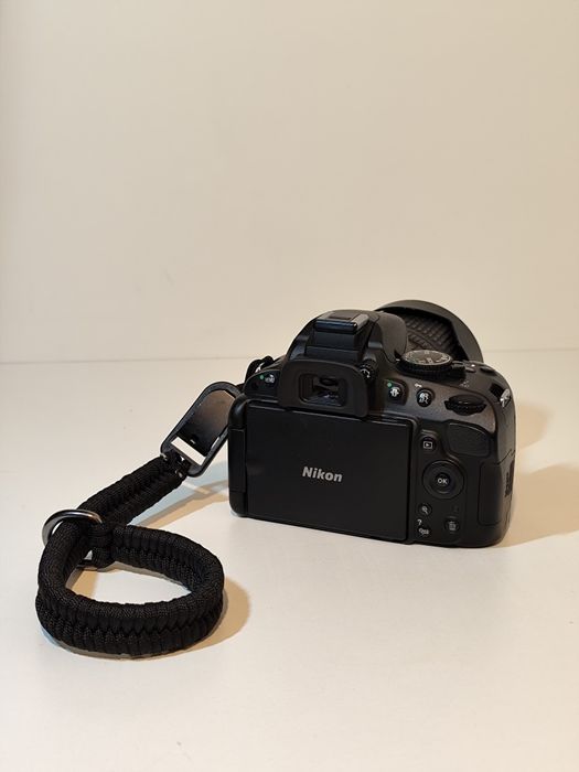 Nikon D5100 + obiektyw 18–105mm + akcesoria