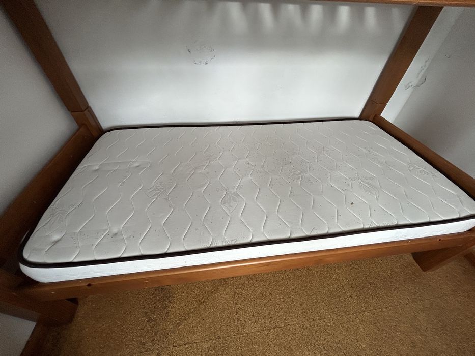 Cama beliche com 1 colchão