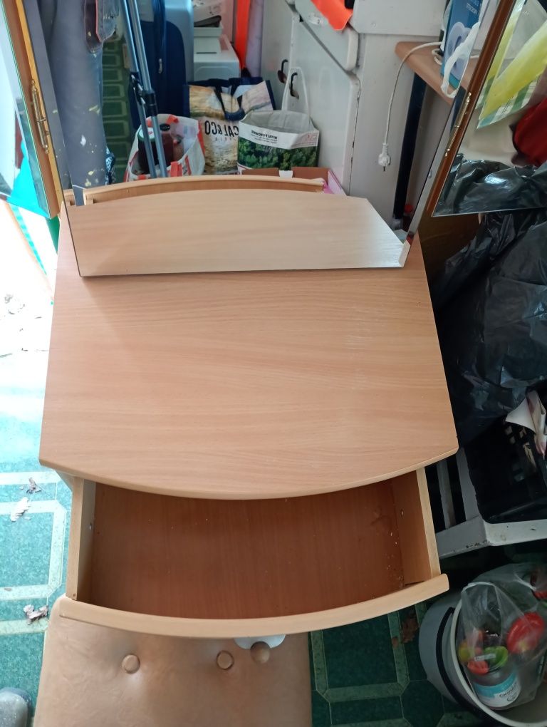 Toaletka komplet stolik lustro taboret