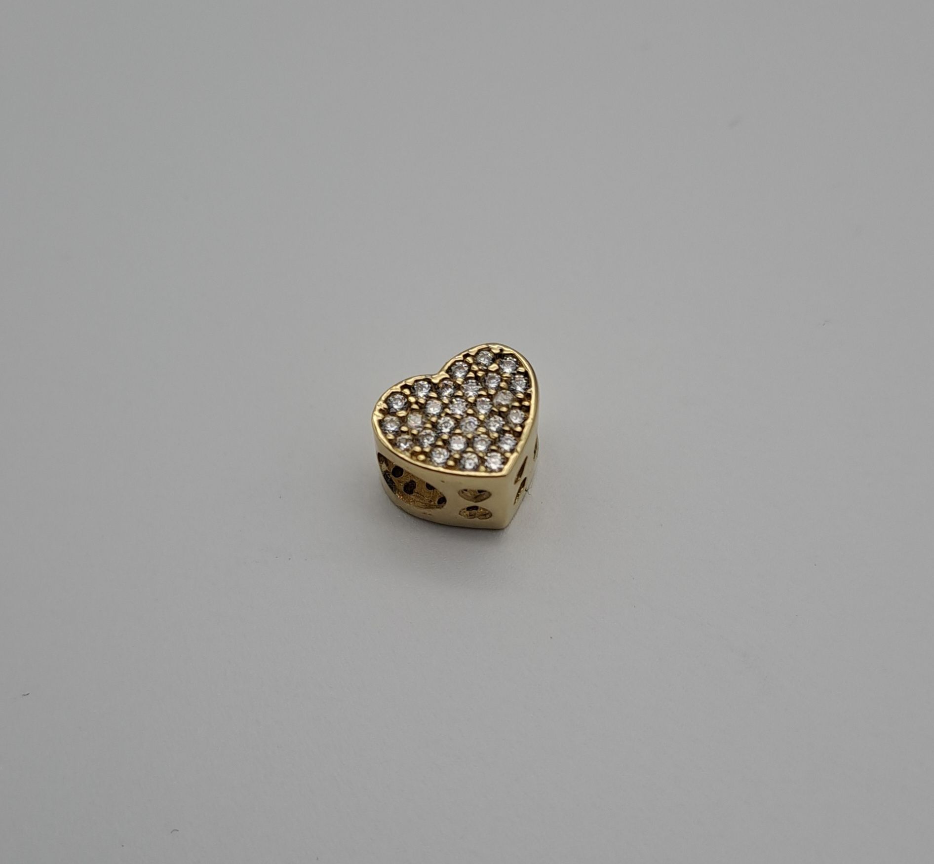 Złoty charms/ serce / białe cyrkonie / złoto 585 / 14K