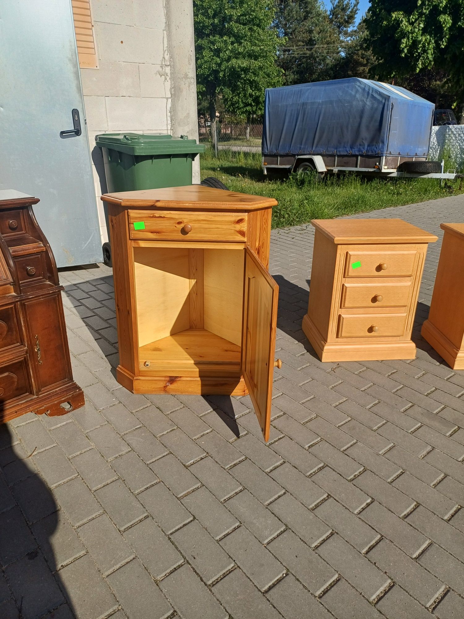 Narożna szafka sosnowa