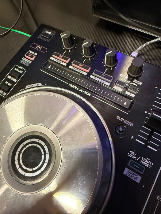 Controladora DDJ-SR2