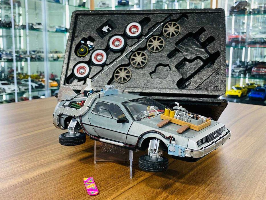 DeLorean DMC12 Back To The Future Hot Wheels Elite Premium Model 1:18