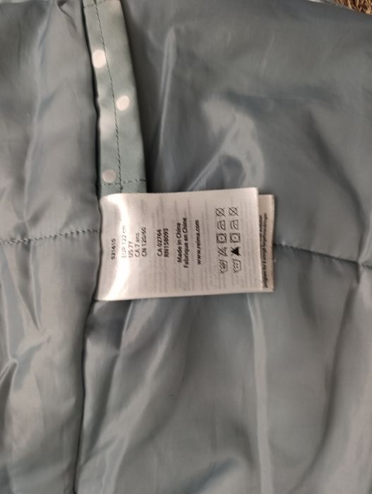 Продаю куртку зимову для дівчинки розмір 122 см