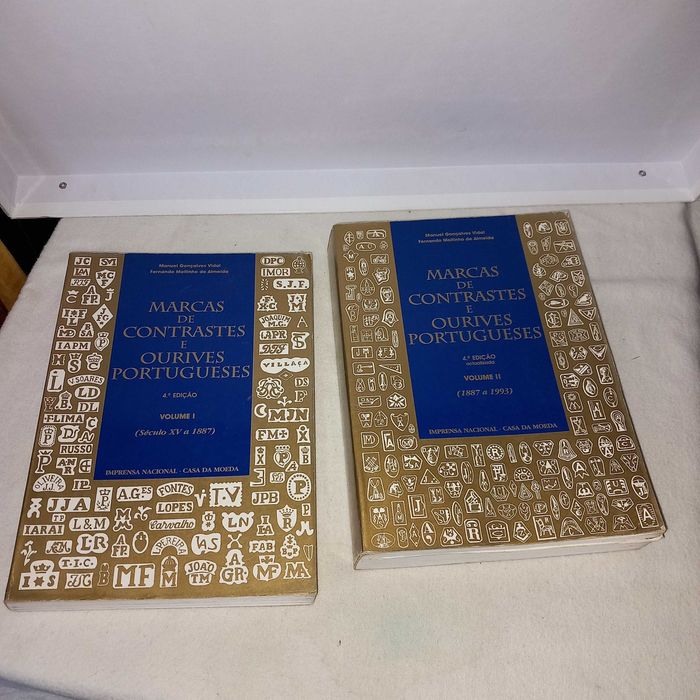2 livros de contrastes de ouro e prata