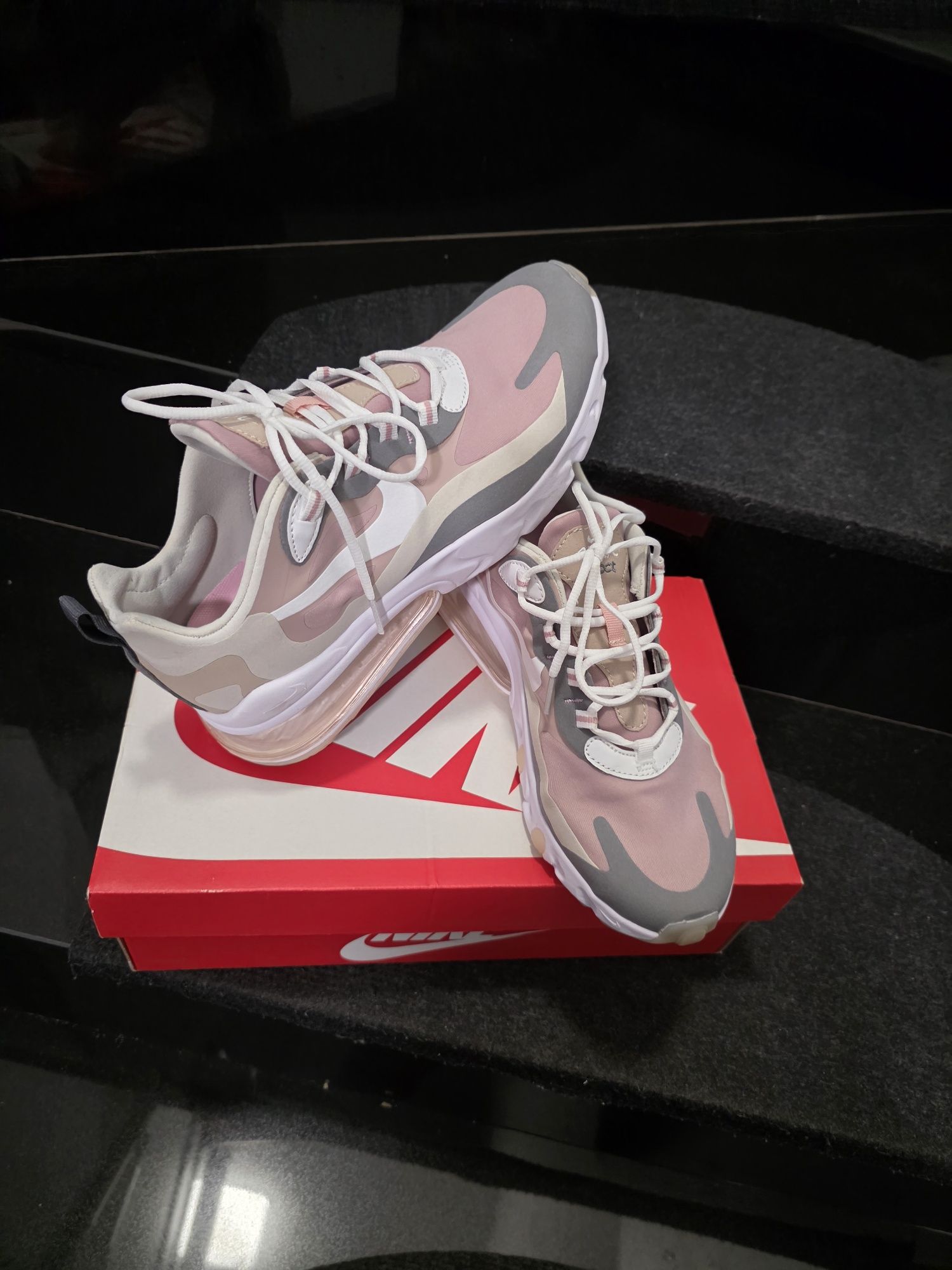 Nike 270 React. 39