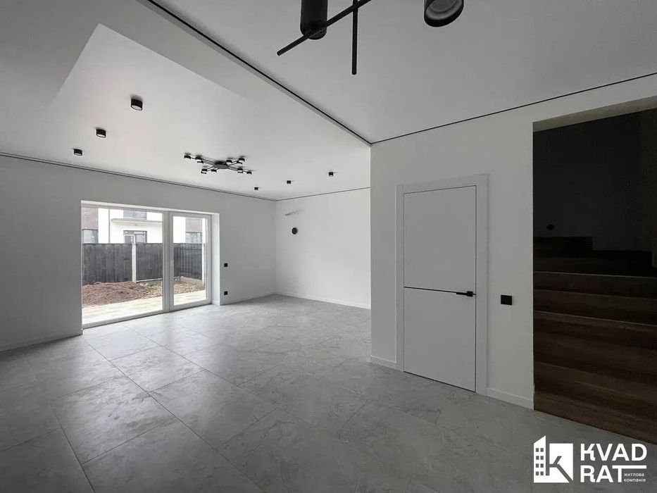 Таунхаус з готовим ремонтом у комфортному районі с. Крихівці