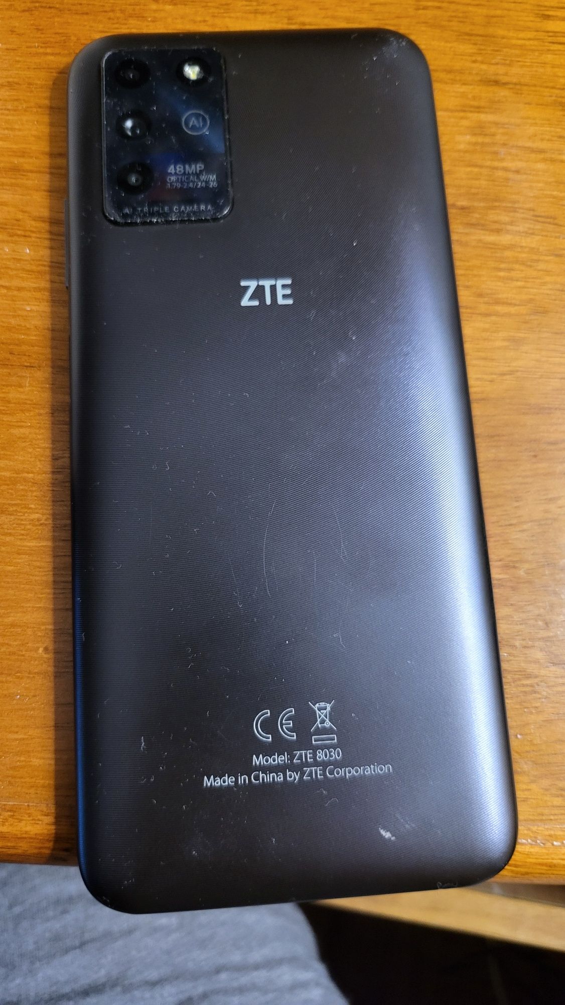 ZTE   Blade  V30