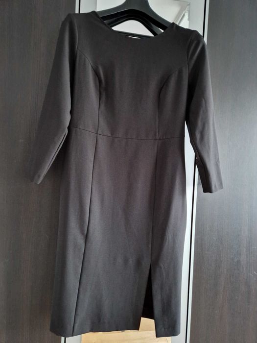 Czarna elegancka sukienka Mohito