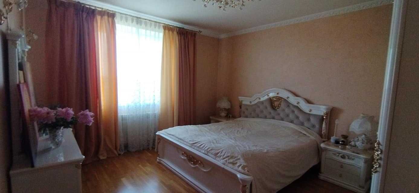 Продаж чудового будинку з дизайнерським ремонтом