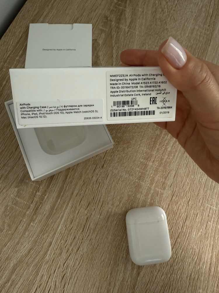 Оригінальний кейс Apple AirPods 1 + коробка (без навушників)