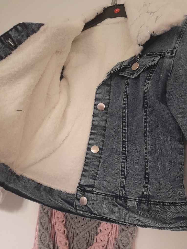 Kurtka kurteczka dżinsowa jeansowa lekko ocieplana futerko białe 8 lat