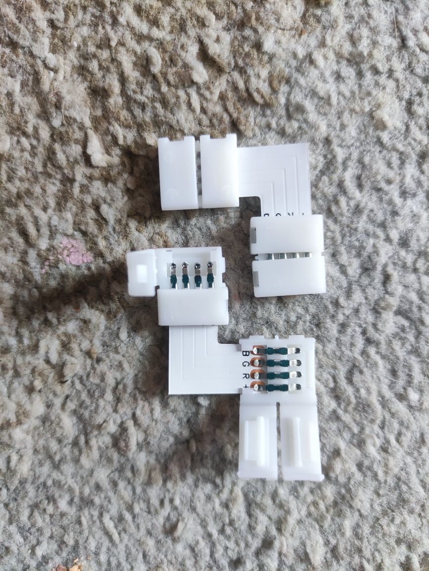 Złączka łącznik do taśm LED RGB 4-Pin kątowa 90° 10mm