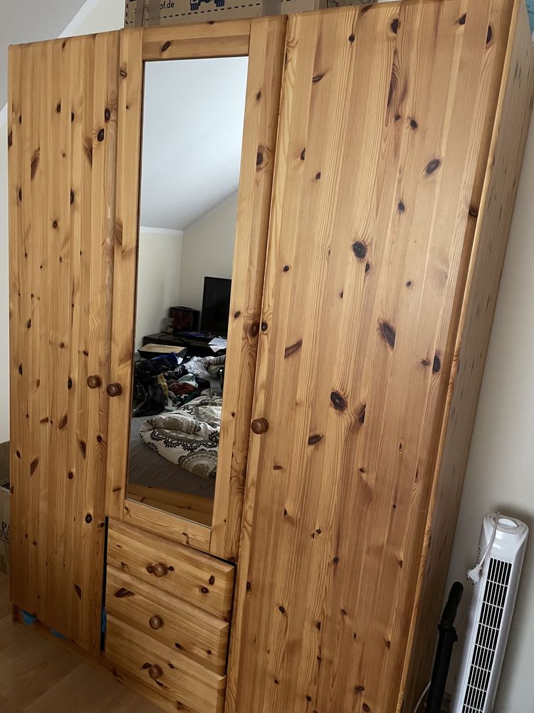 Sypialnia sosnowa szafa , łóżko + 2 materace firmy TEMPUR , drewno