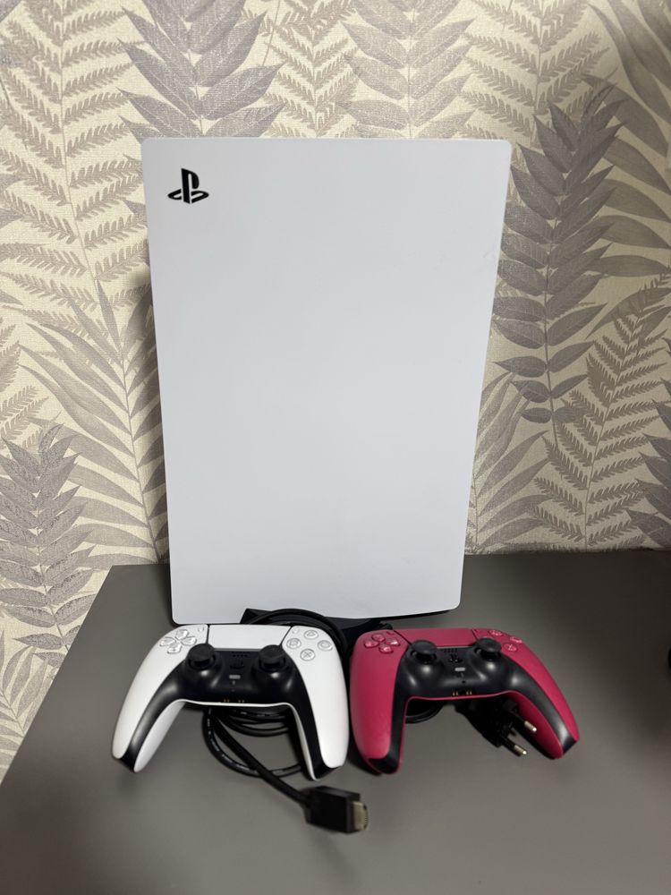PlayStation 5 + 2 геймпади (стан нового)