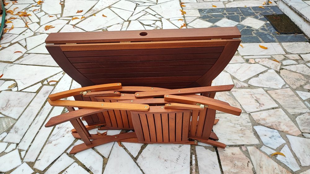 Mesa e cadeira madeira