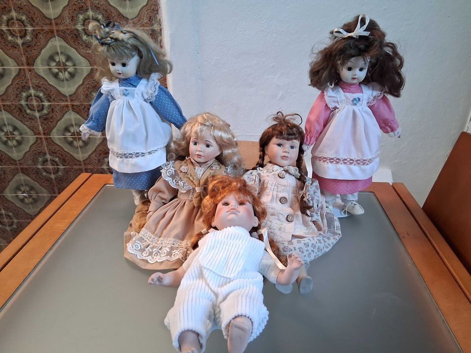 Bonecas de porcelana