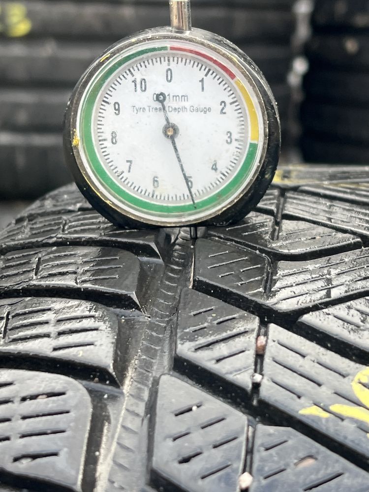 Opona Pirelli 215/65/17  pojedynka