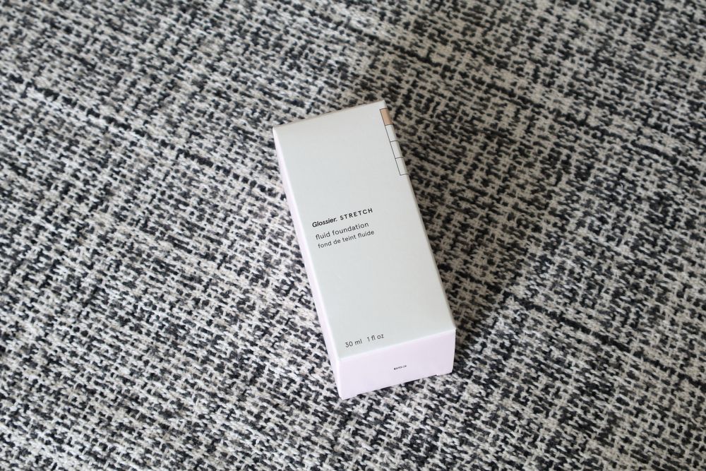 Base Glossier Stretch Foundation Claro-Neutro (NOVO)