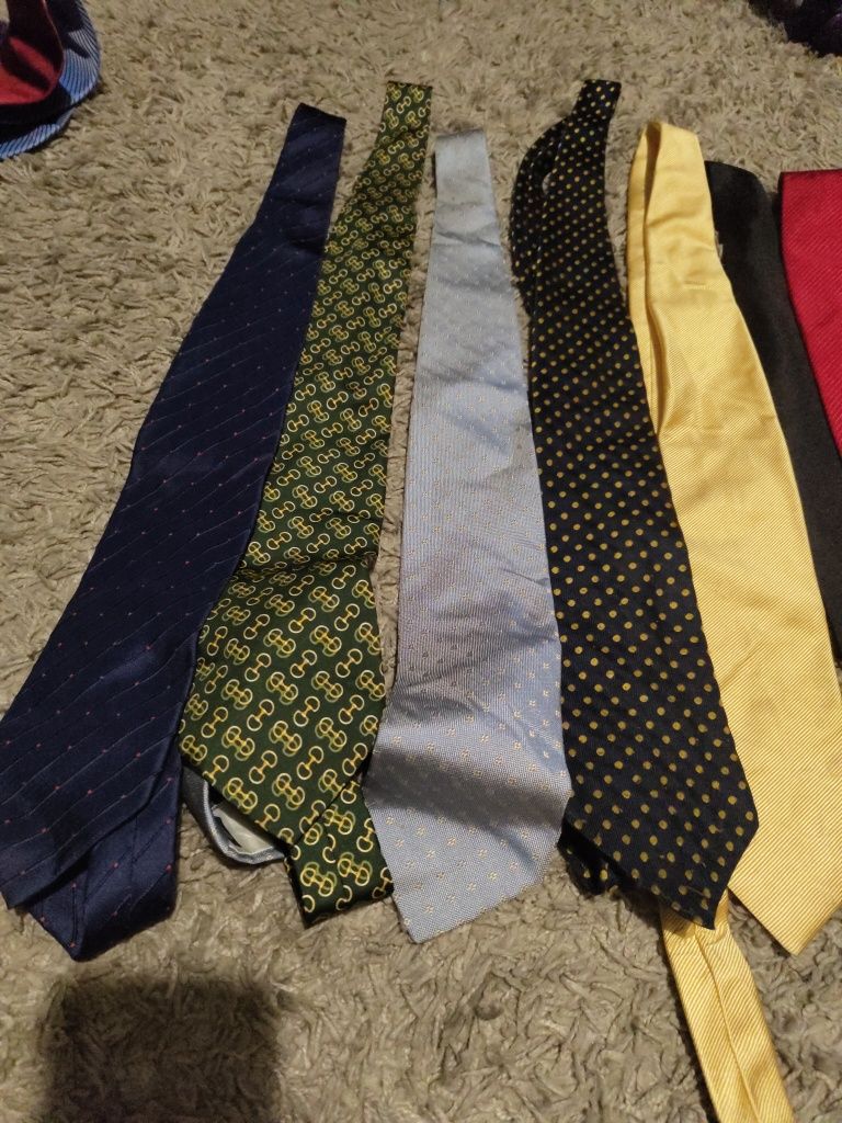 Gravatas em ótimo estado