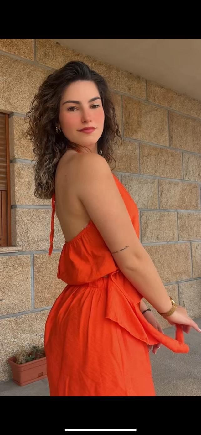 Conjunto laranja com folhos