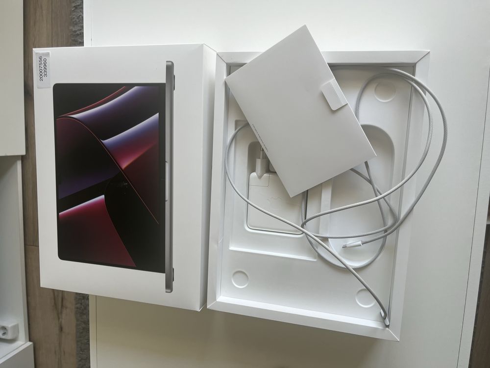 Apple MacBook Pro 14 / M2 / 16GB RAM / 1TB SSD