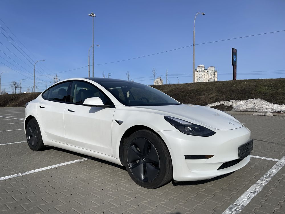 Оренда автомобіля Tesla