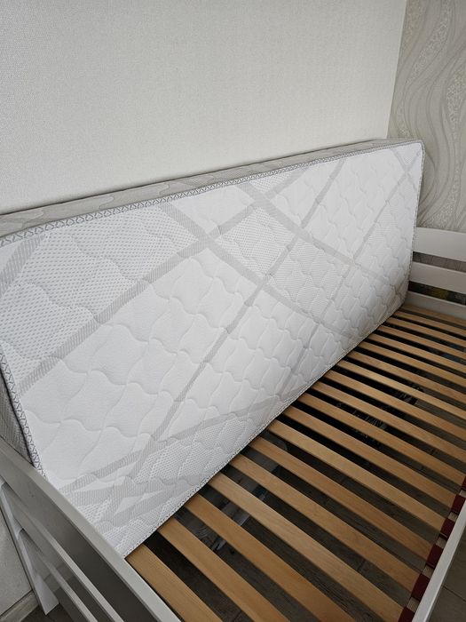 Ліжко та матрац в комплекті