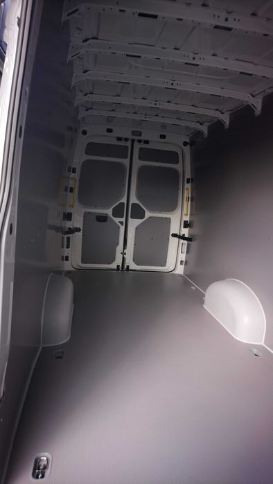 Profesjonalna zabudowa samochodu dostawczego VW Crafter L5H3