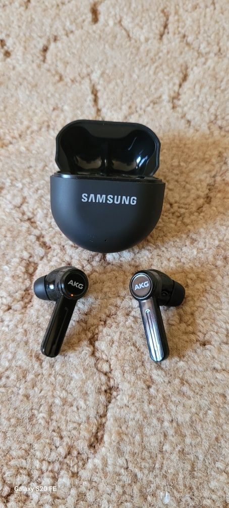 Беспроводные наушники Samsung Buds Max AKG