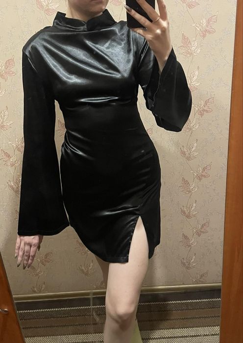 Продам чорну атласну сукню