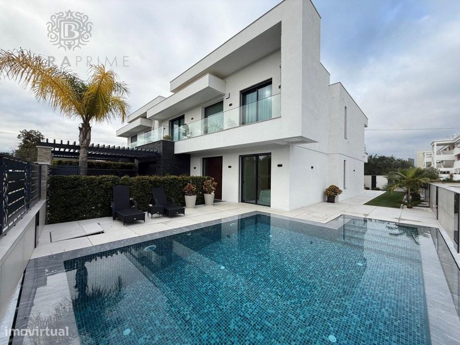 Moradia T4 Moderna Almancil