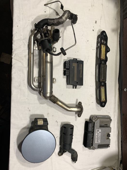 Дверні карти touran 2.0 tdi/патрубки/радіатор/дзеркало/ущільнювач/ЕГР