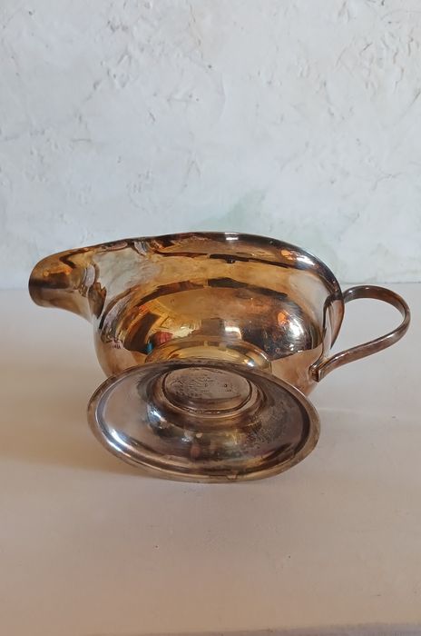 Вінтажна посріблена соусниця