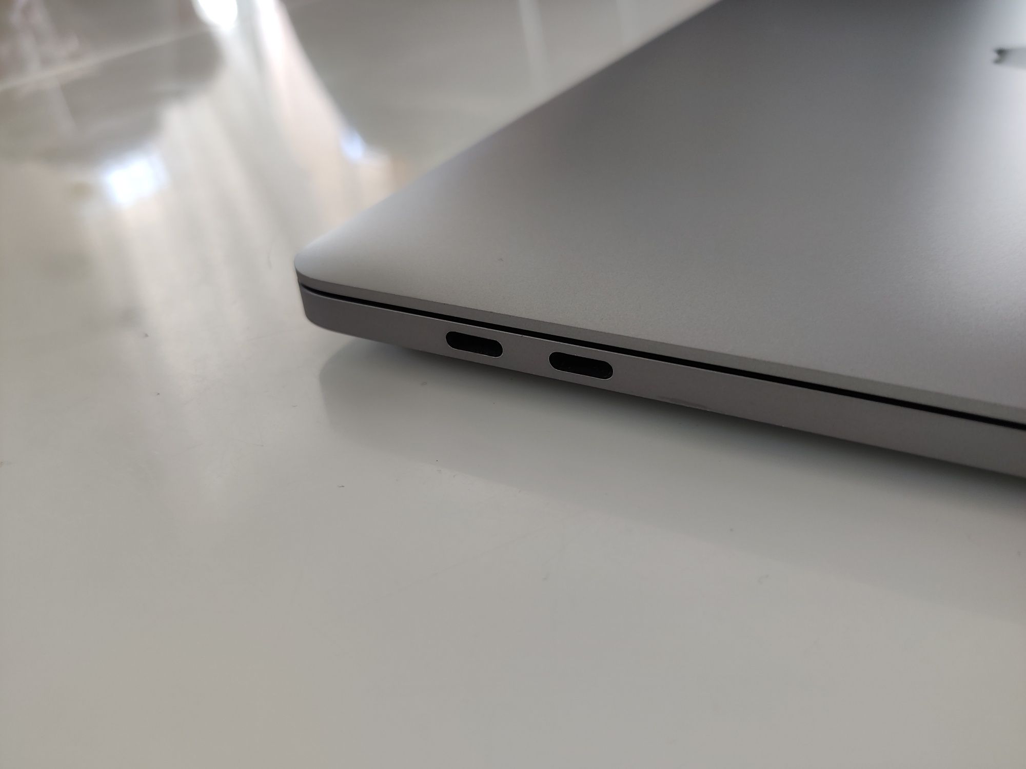 MacBook Pro 13 2020 i5 16GB RAM 512 GB dysk