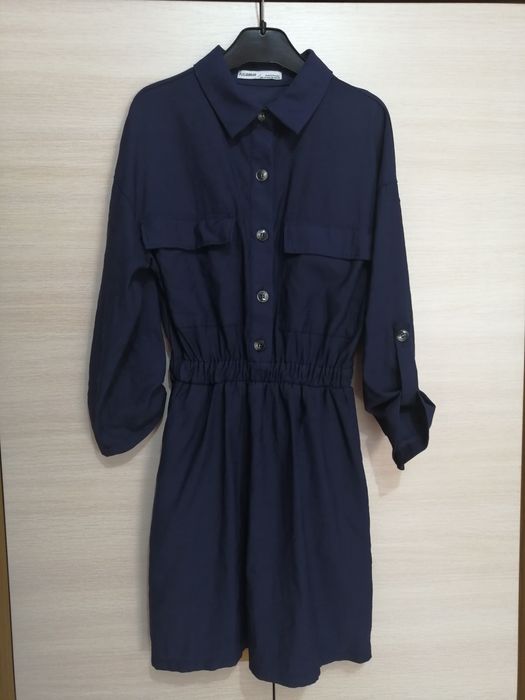 Krótka granatowa sukienka utility z kieszeniami Pull&Bear XS 34