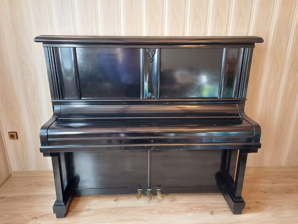 Pianino Crasselt & Rähse model M-120