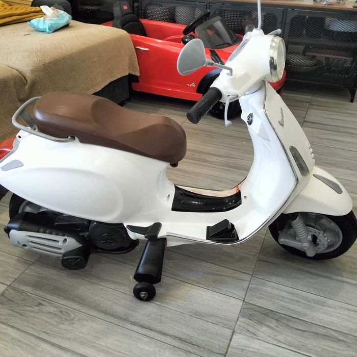 Vespa infantil elétrica