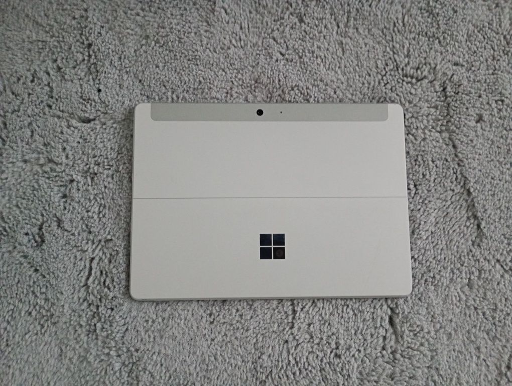 Microsoft surface go 4/64 windows 10