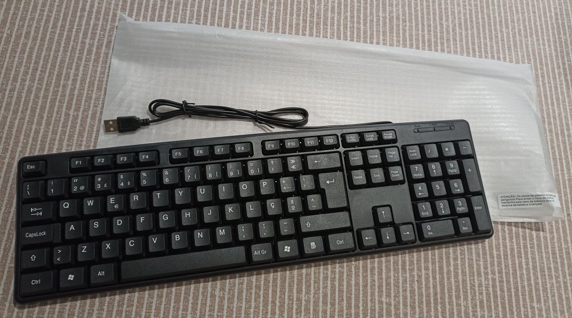 Teclado/Rato e "Tapete/Auscultadores com microfone (4 em 1)..