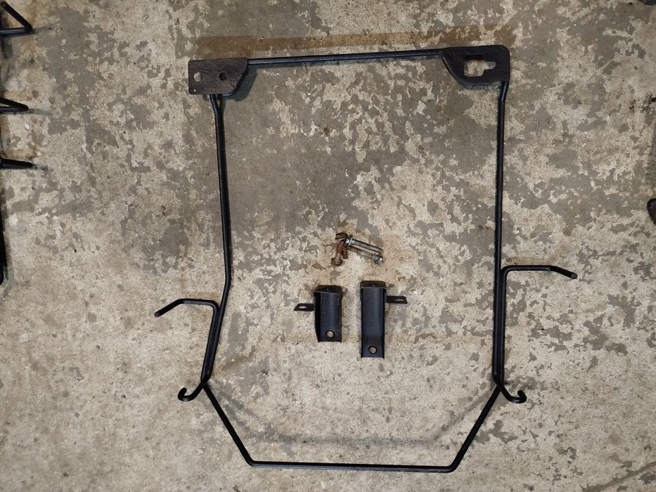 Корзина, держатель запаски,домкрат Рено Трафік ОпельВіваро Ніссан Прім