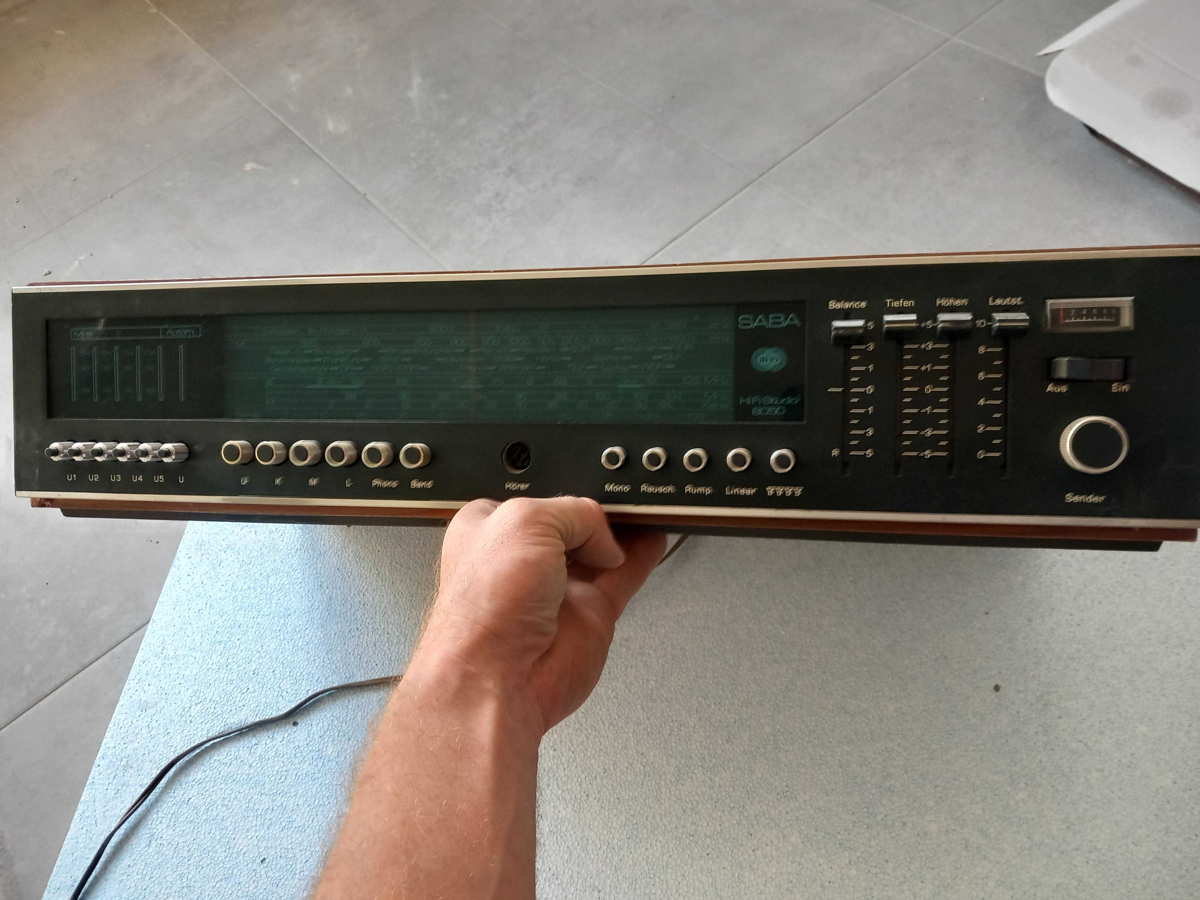 Stare radio na kasety.