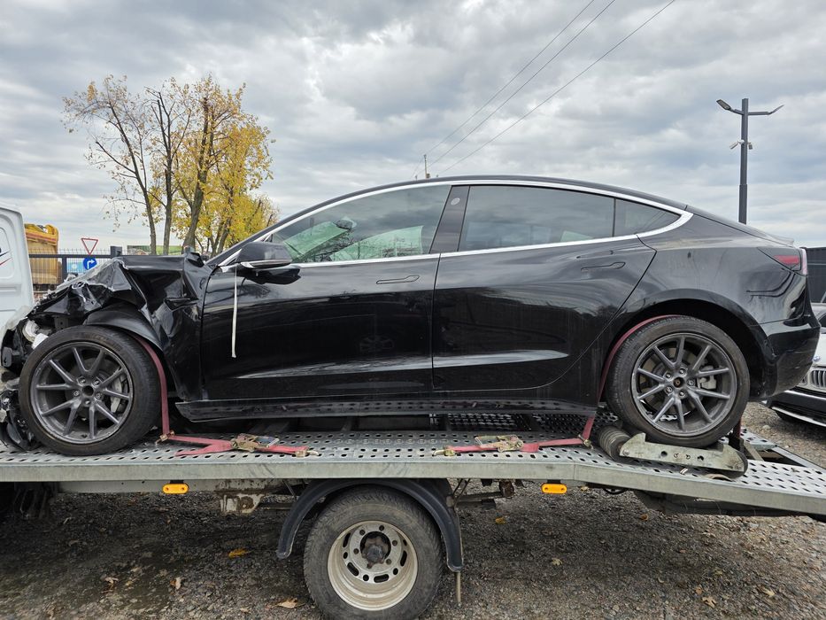 Tesla Model 3 (задній) Львів , рік 2019